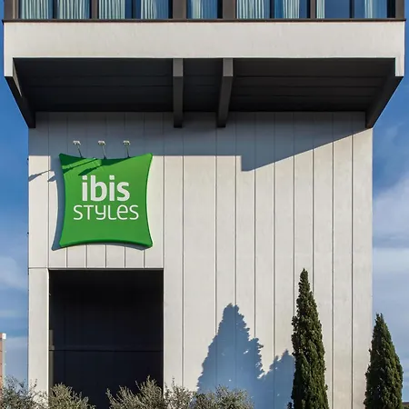 Ibis Styles Aurelia Hotel 4*