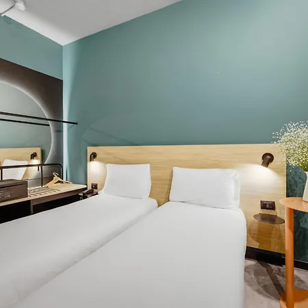 Ibis Styles Aurelia Hotel 4*